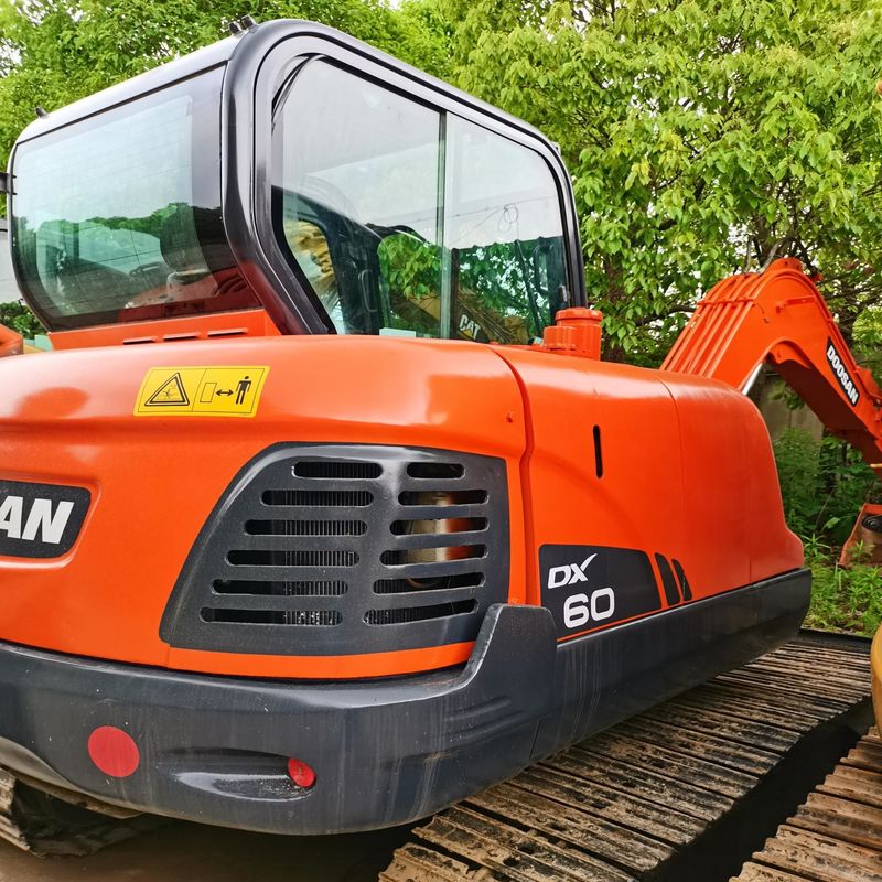 مینی حفاری اصلی مینی حفاری دوسان DX 60 مینی حفاری استفاده شده