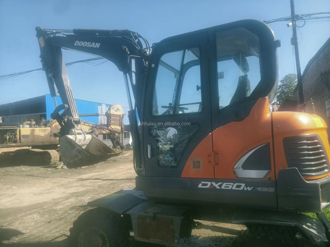 مینی حفاری اصلی مینی حفاری دوسان DX 60 مینی حفاری استفاده شده