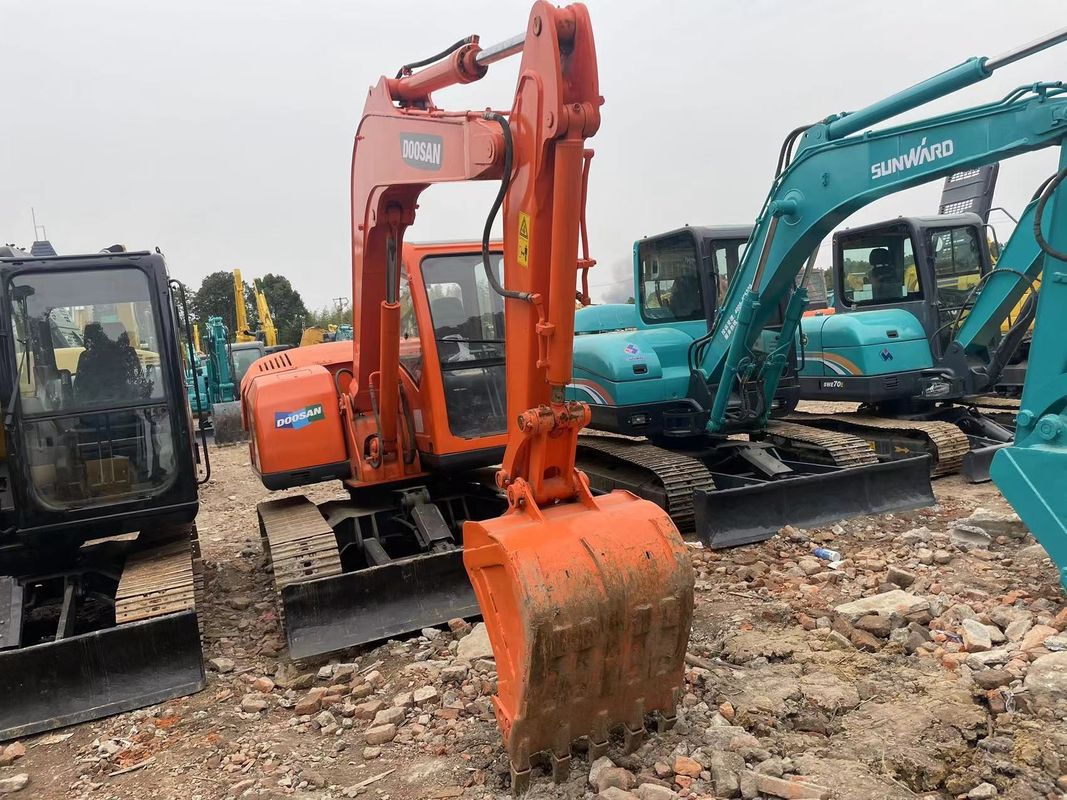 مینی حفاری مورد استفاده Doosan DX75 حفاری کوچک ماشین آلات مورد استفاده 6 تن حفاری دست زمین حفاری کوچک