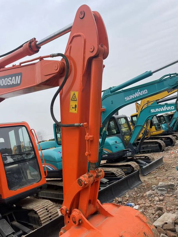 ماشین آلات مورد استفاده Doosan DX75 حفاری کوچک استفاده می شود ردیاب لاستیک مینی حفاری حفاری دست