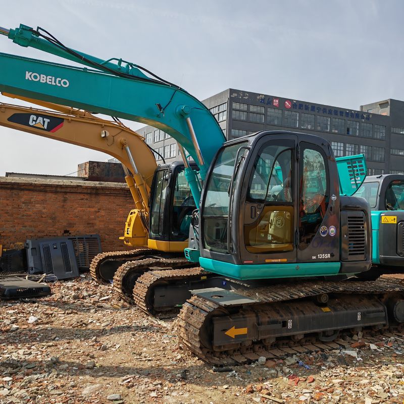 0.7m3 ظرفیت سطل 13 تن رنگ آبی حفاری دست دوم Kobelco Sk 135