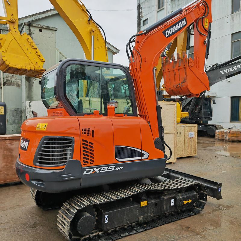 ميني Excavator دوسان استفاده شده Dx55 دست دوم ميني Digger رنگ اصلی