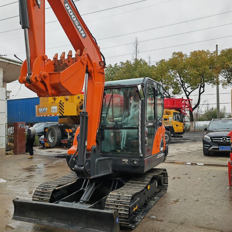 ميني Excavator دوسان استفاده شده Dx55 دست دوم ميني Digger رنگ اصلی