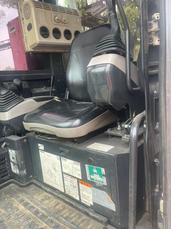 کاوشگر ژاپنی Komatsu PC20 با کابین