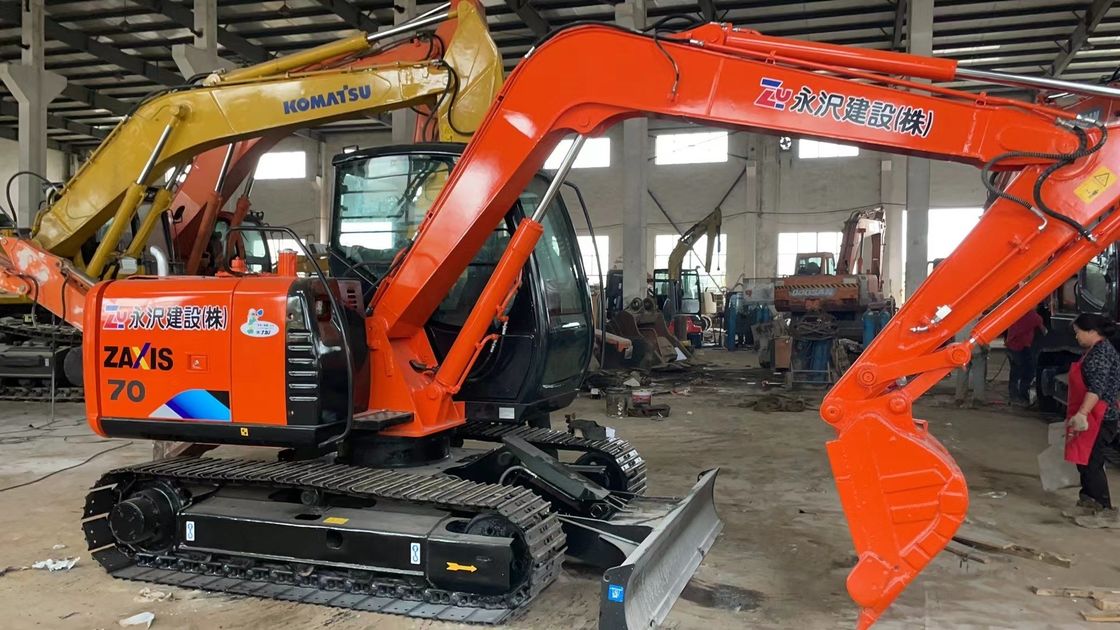 هیتاچی در انبار حالت خوب حفاری استفاده شده هیتاچی zx70/ دست دوم حالت خوب هیتاچی zx70