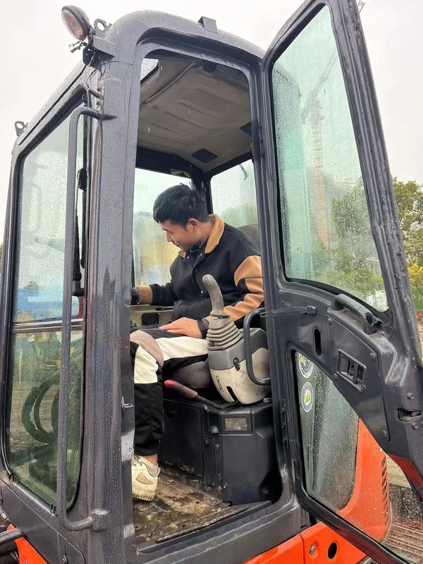 5500kg مینی حفاری استفاده شده Hitachi Zx50u حفاری دست دوم رنگ اصلی