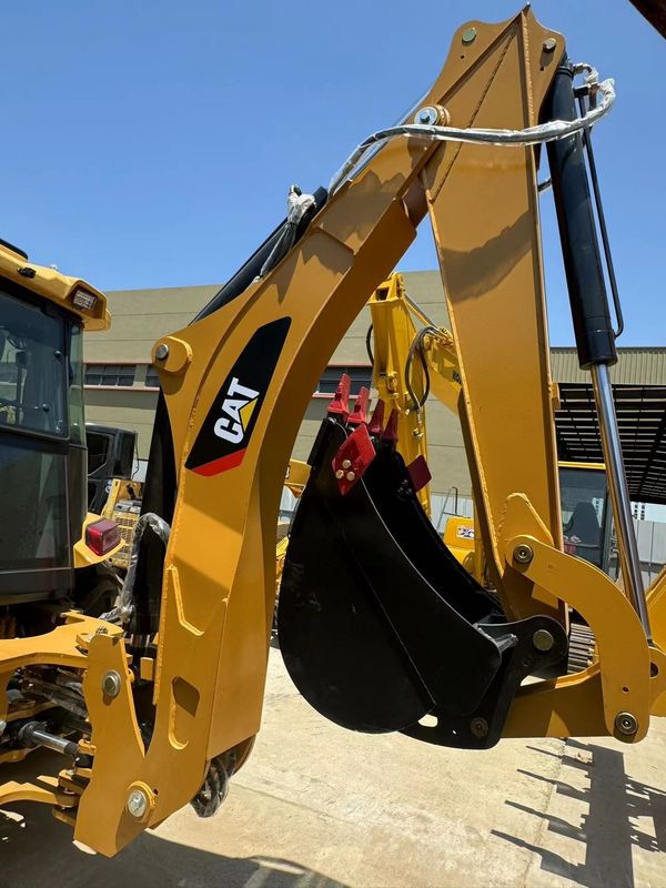 کاوشگر استفاده شده Caterpillar CAT420F کاوشگر پشت سر مشغول در هر دو طرف / دست دوم موتور تراکتور ژاپن در وضعیت خوب