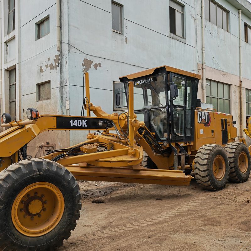 ماشین حفاری استفاده شده زمین تراش Caterpillar CAT140K ماشین جاده ای دست دوم موتور تراکتور ژاپن در وضعیت خوب