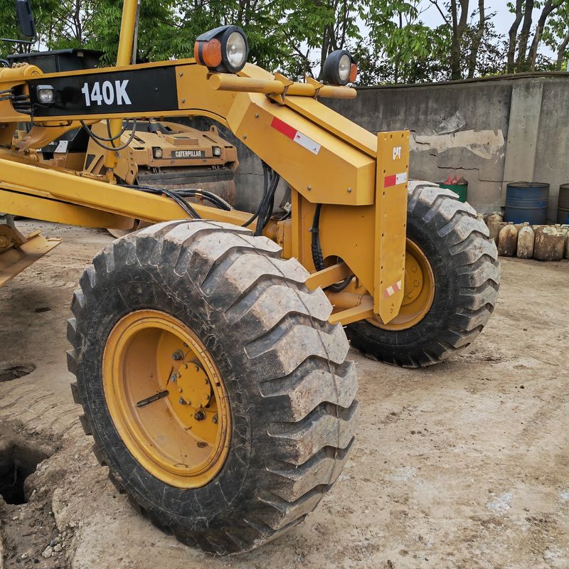 ماشین حفاری استفاده شده زمین تراش Caterpillar CAT140K ماشین جاده ای دست دوم موتور تراکتور ژاپن در وضعیت خوب