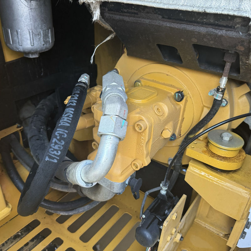 حفاری استفاده شده با کارایی بالا حفاری های کوچک سوسک ماشین آلات حرکت زمین Cat 305.5e2 با انگشت دست هیدرولیک